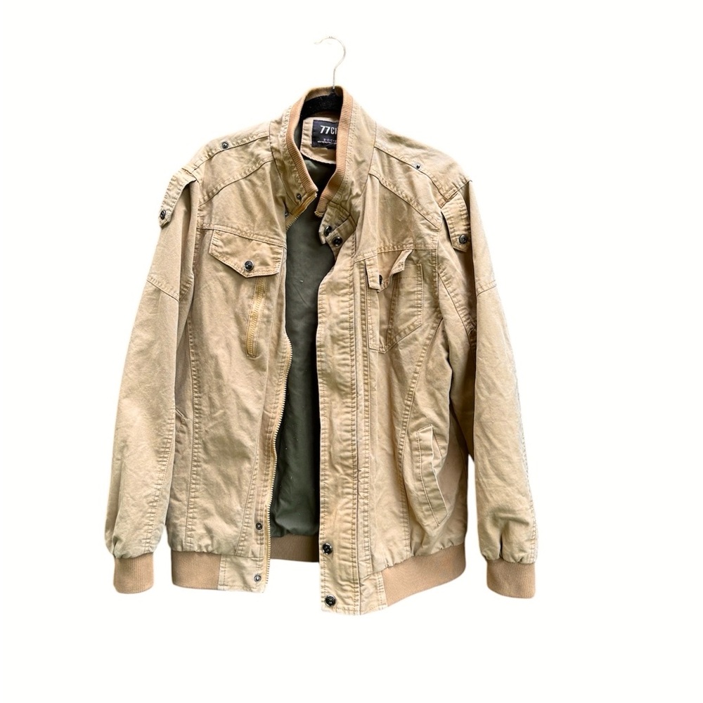 Vintage-Inspired Khaki Utility Jacket with Ribbed Details